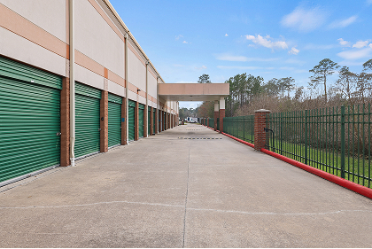 Outdoor self storage units in Houston Stuebner